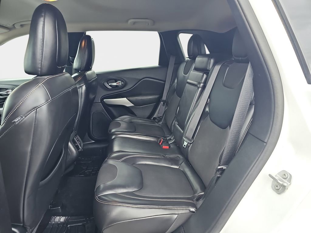 Used 2018 Jeep Cherokee Latitude Plus image 17