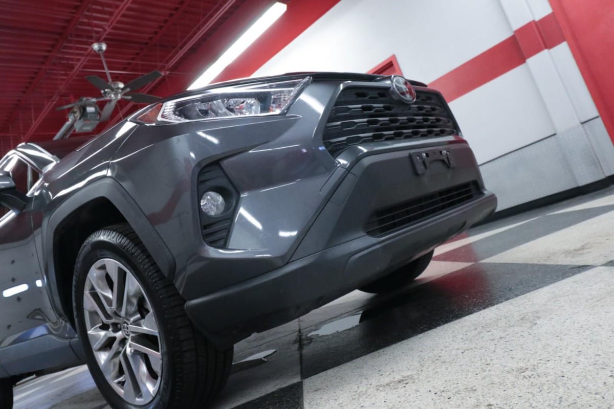 Used 2020 Toyota RAV4 XLE Premium FWD image 33