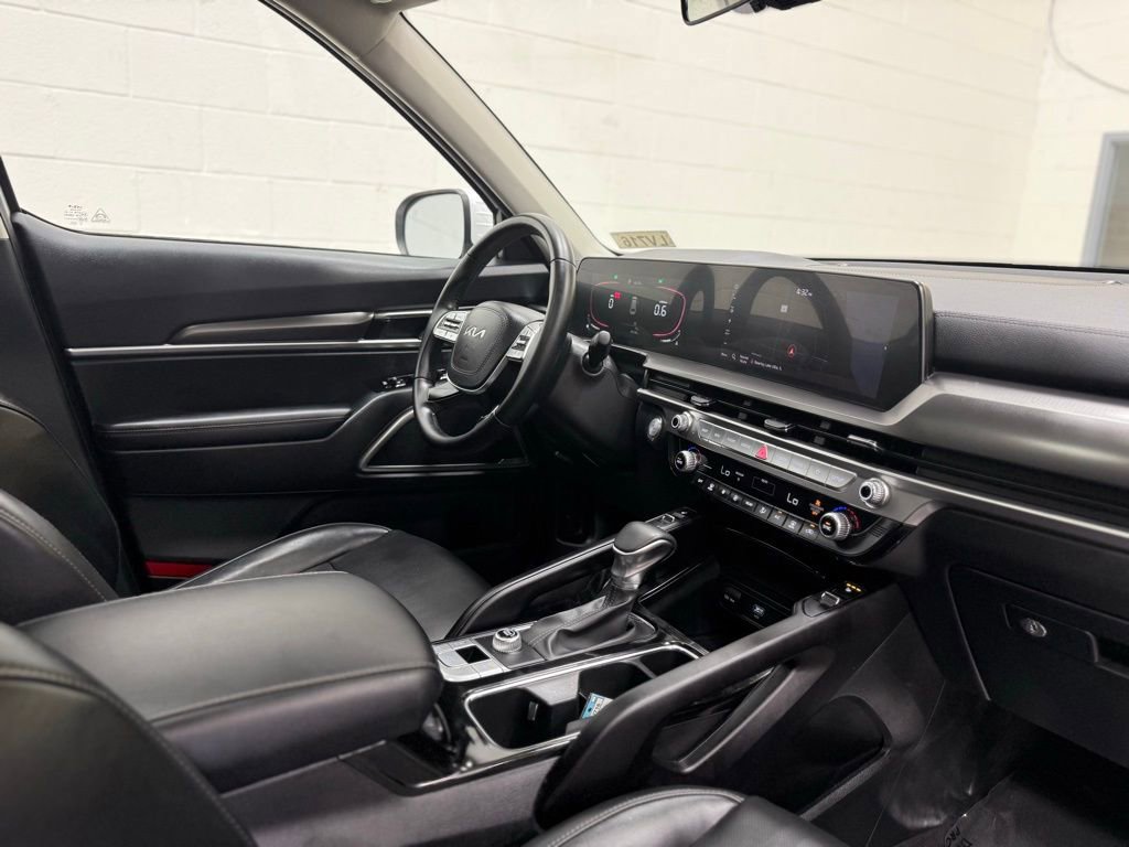 Used 2025 Kia Telluride S FWD image 36