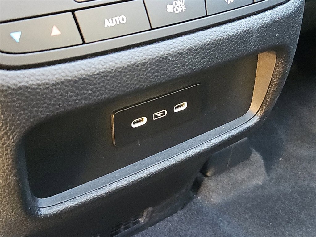 Used 2024 Honda Pilot Touring image 22