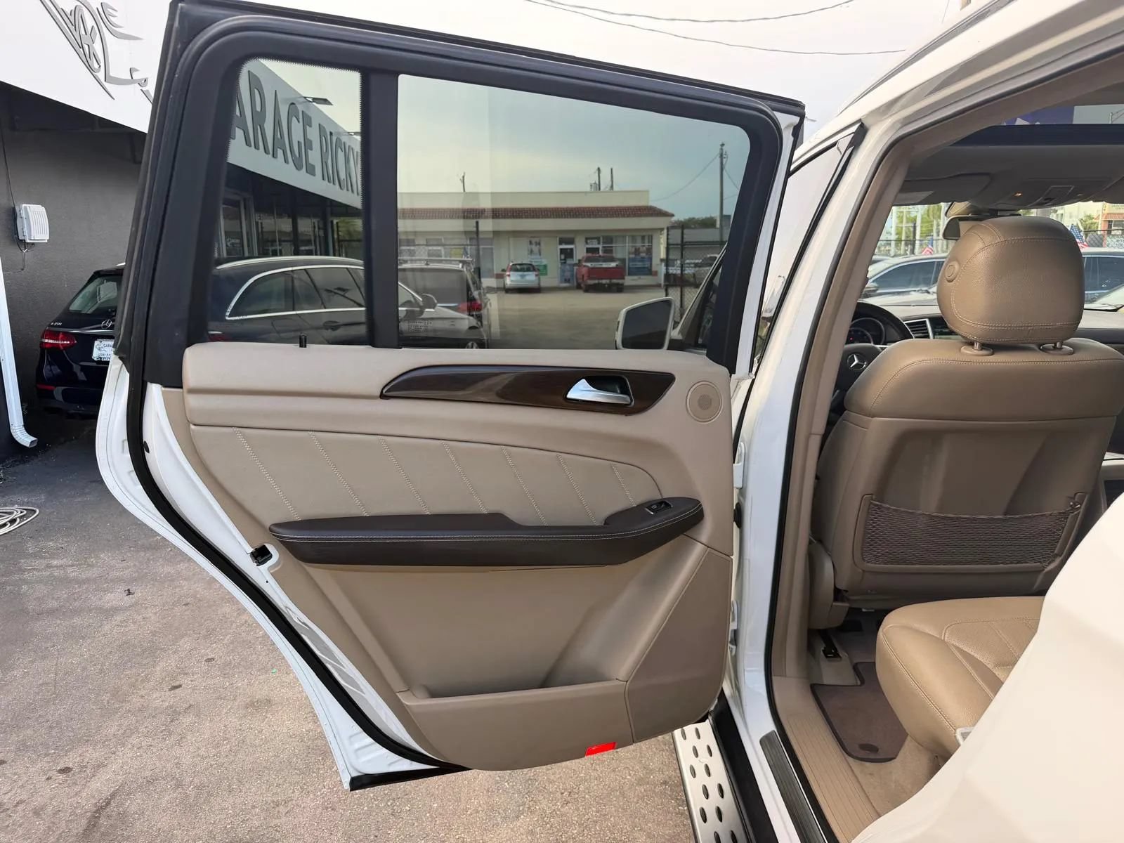 Used 2016 Mercedes-Benz GL 450 4MATIC w/ Premium I Package image 33