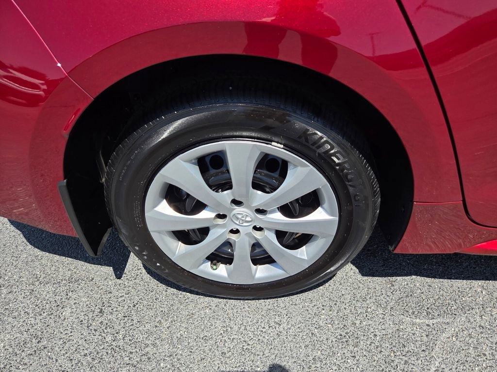 Used 2025 Toyota Corolla LE FWD image 14