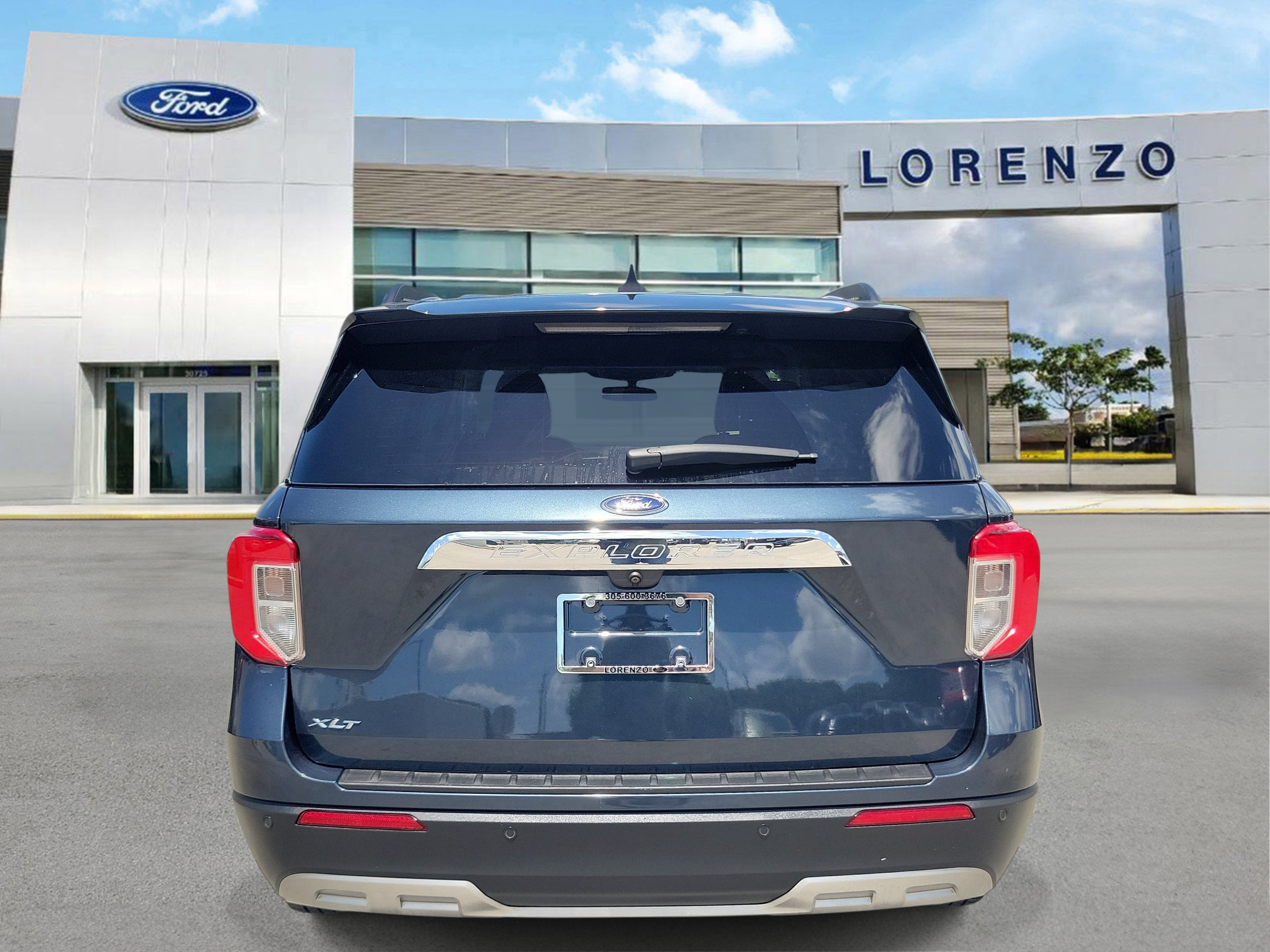 Used 2023 Ford Explorer XLT w/ Equipment Group 202A RWD image 6