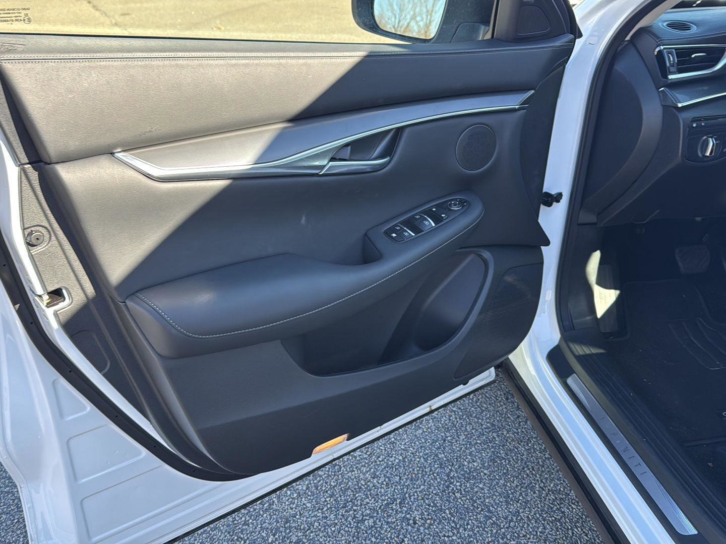 Used 2025 INFINITI QX50 Pure image 8