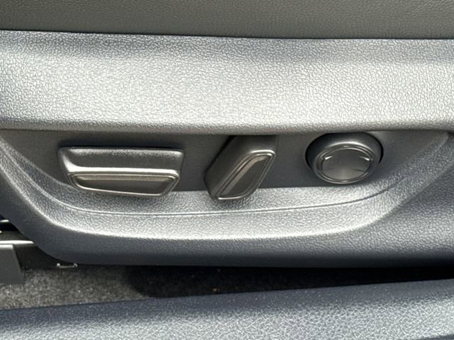 Used 2025 Toyota Camry SE w/ Convenience Package image 21