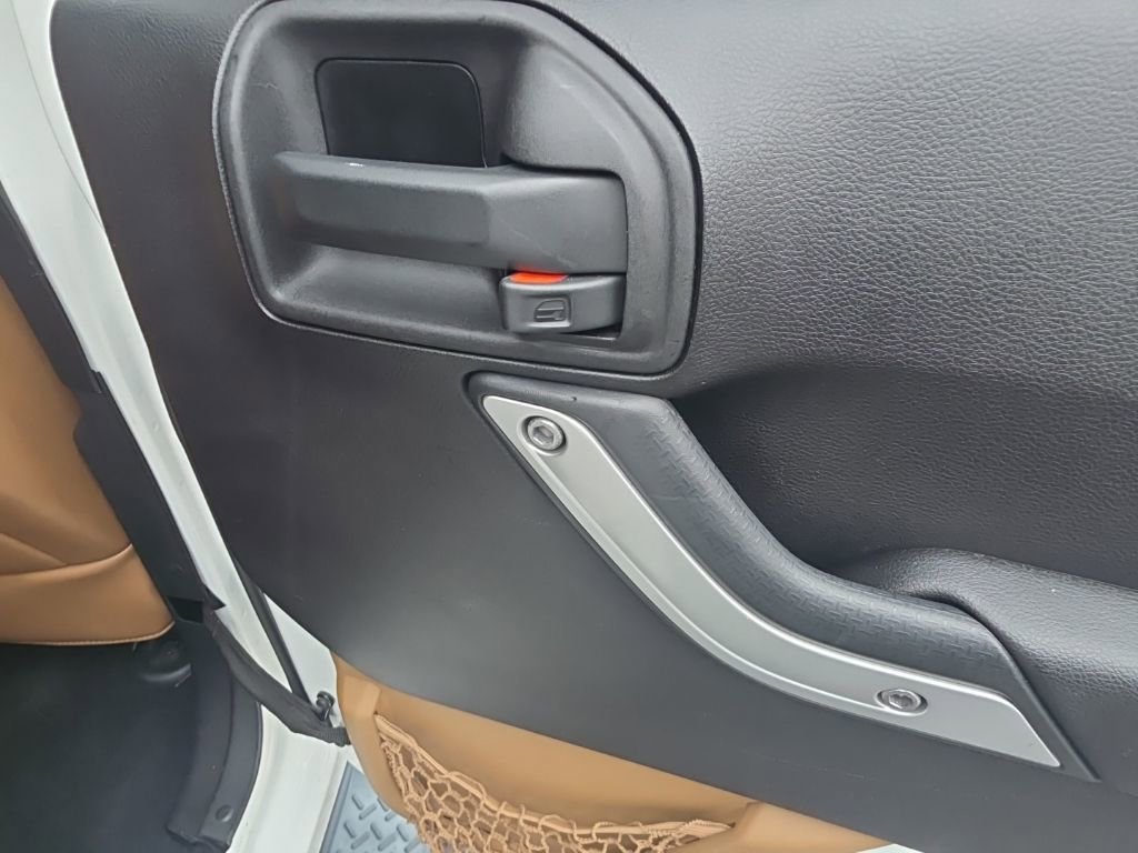 Used 2014 Jeep Wrangler Unlimited Sahara w/ Connectivity Group image 33