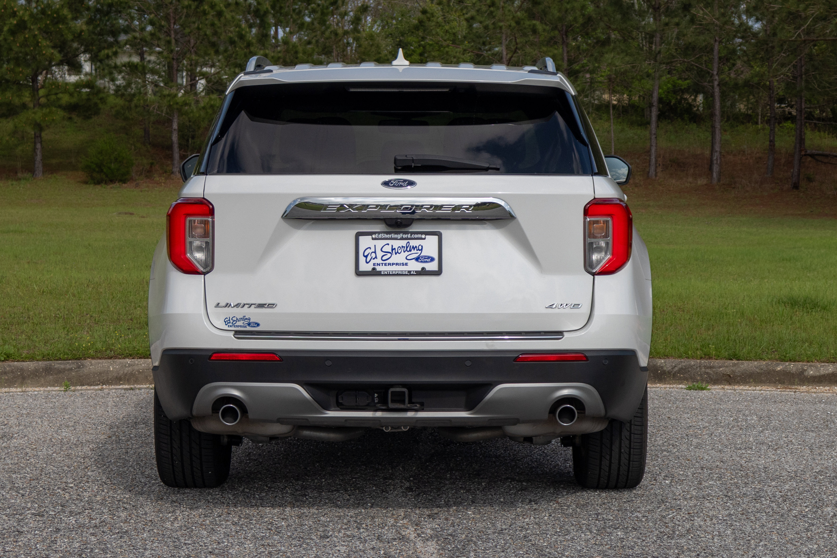Used 2022 Ford Explorer Limited w/ Equipment Group 301A AWD/4WD image 5