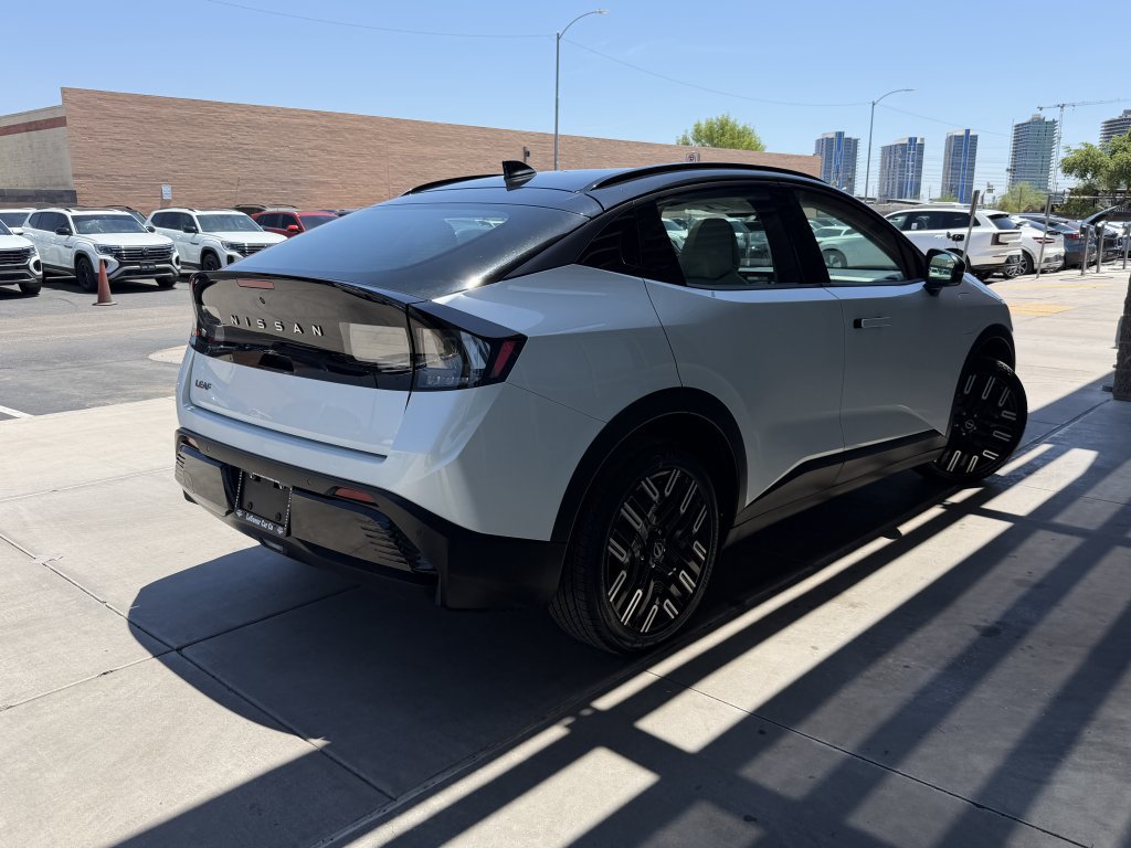Used 2026 Nissan Leaf Platinum+ w/ Floor Mat Package (Platinum+) FWD image 4