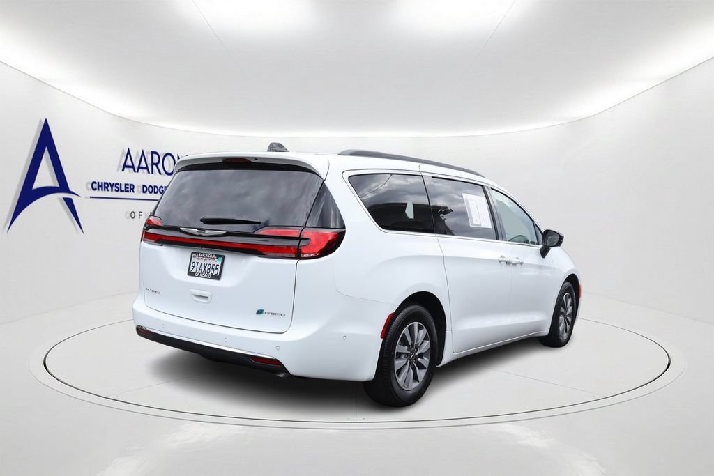 Used 2025 Chrysler Pacifica Select FWD image 4