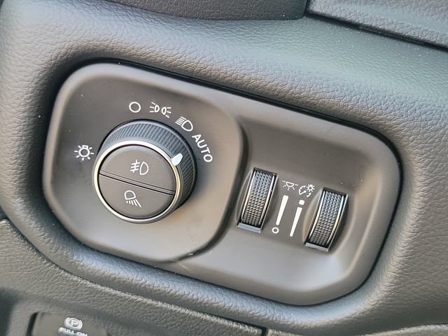 New 2026 RAM 1500 Laramie w/ Sport Appearance Package AWD/4WD image 19