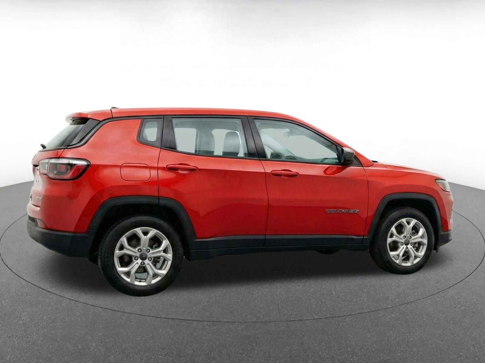 Used 2025 Jeep Compass Latitude AWD/4WD image 9