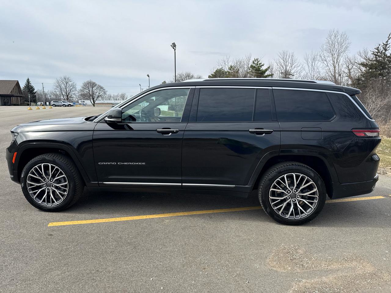 Used 2022 Jeep Grand Cherokee L Summit w/ Advanced Protech Group IV image 8
