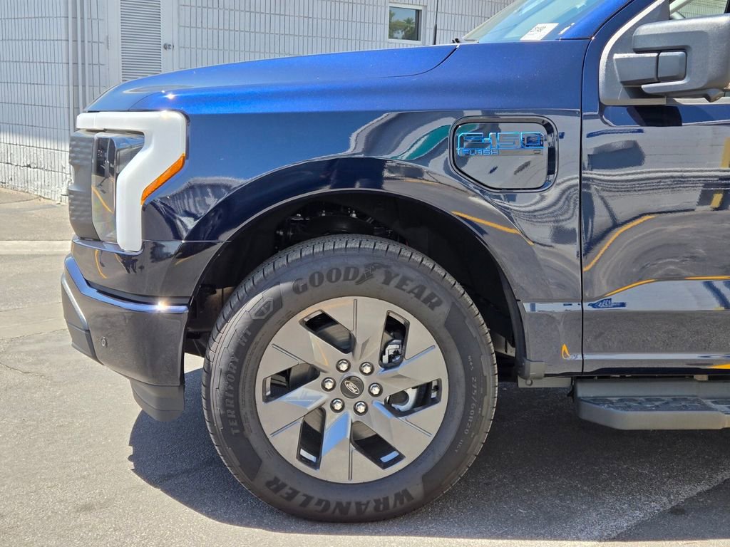 New 2025 Ford F150 Lightning Flash AWD/4WD image 8