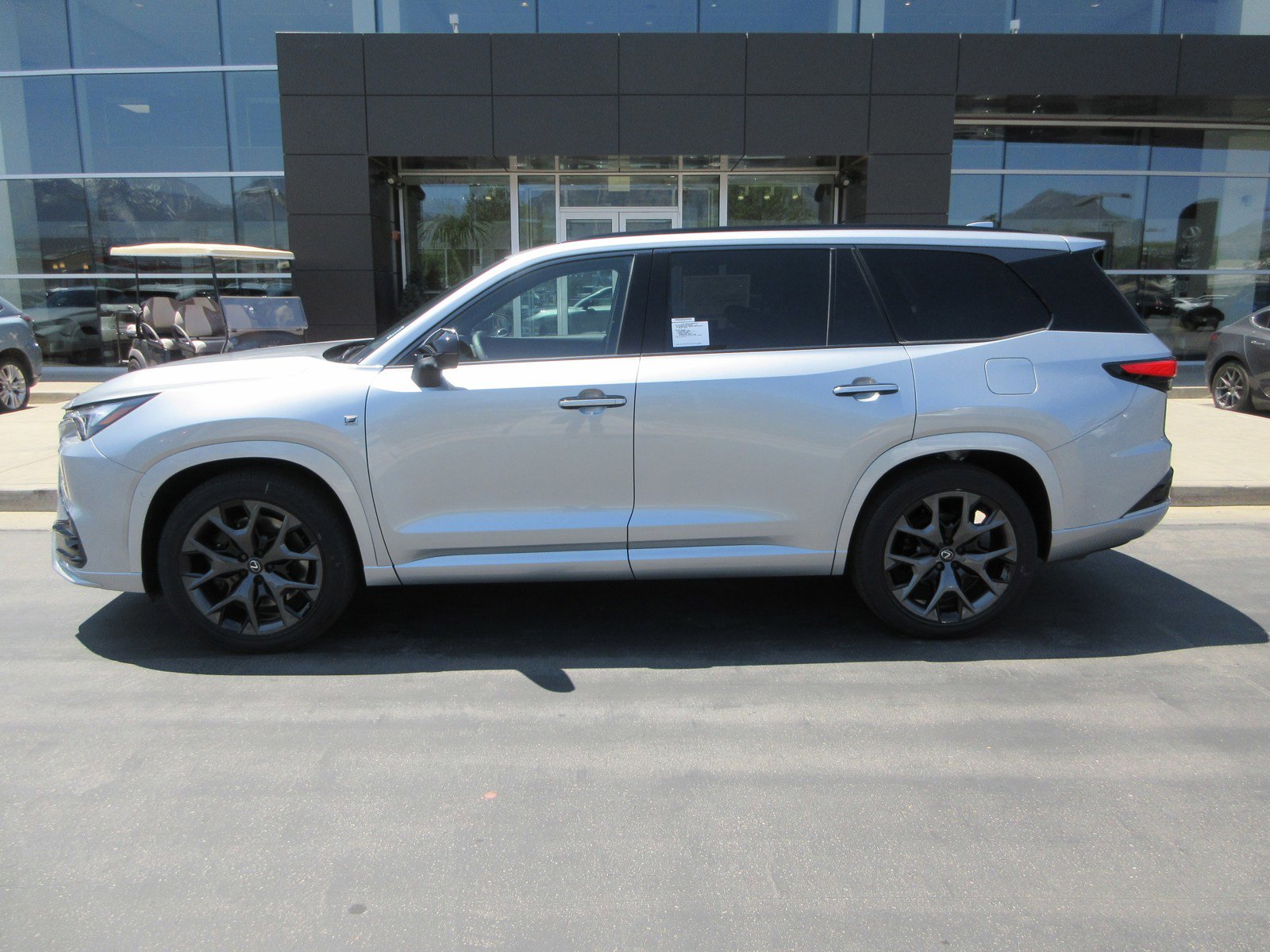 New 2026 Lexus TX 500h AWD image 4