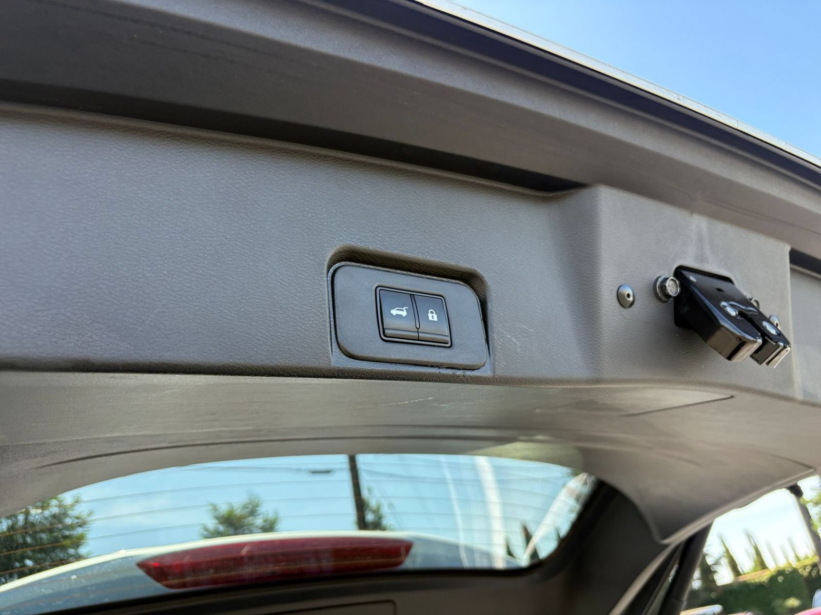 Used 2024 Nissan Rogue SV AWD/4WD image 23