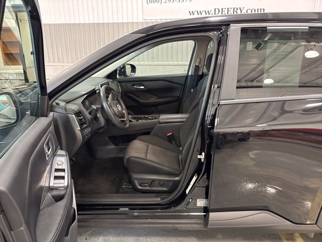 Used 2024 Nissan Rogue SV AWD/4WD image 10