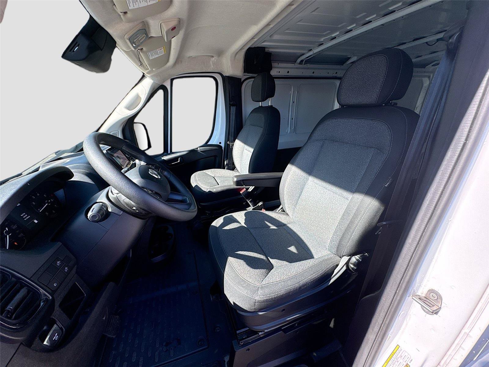 Used 2024 RAM ProMaster 1500 w/ Convenience Group FWD image 2
