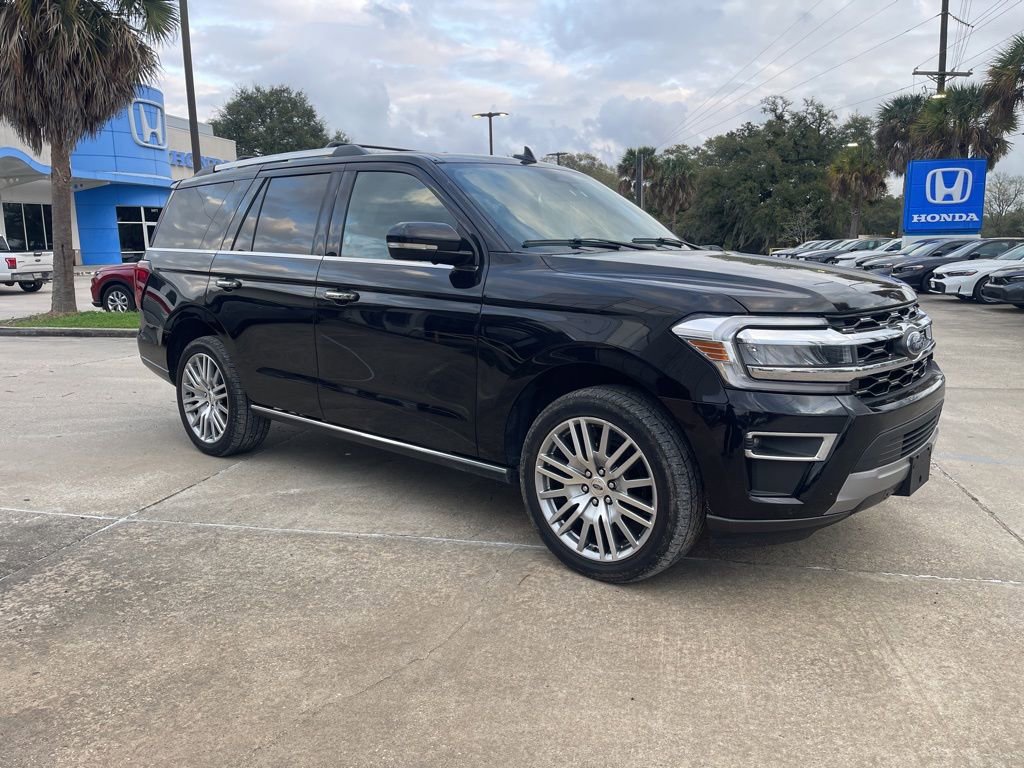Used 2024 Ford Expedition Limited image 3