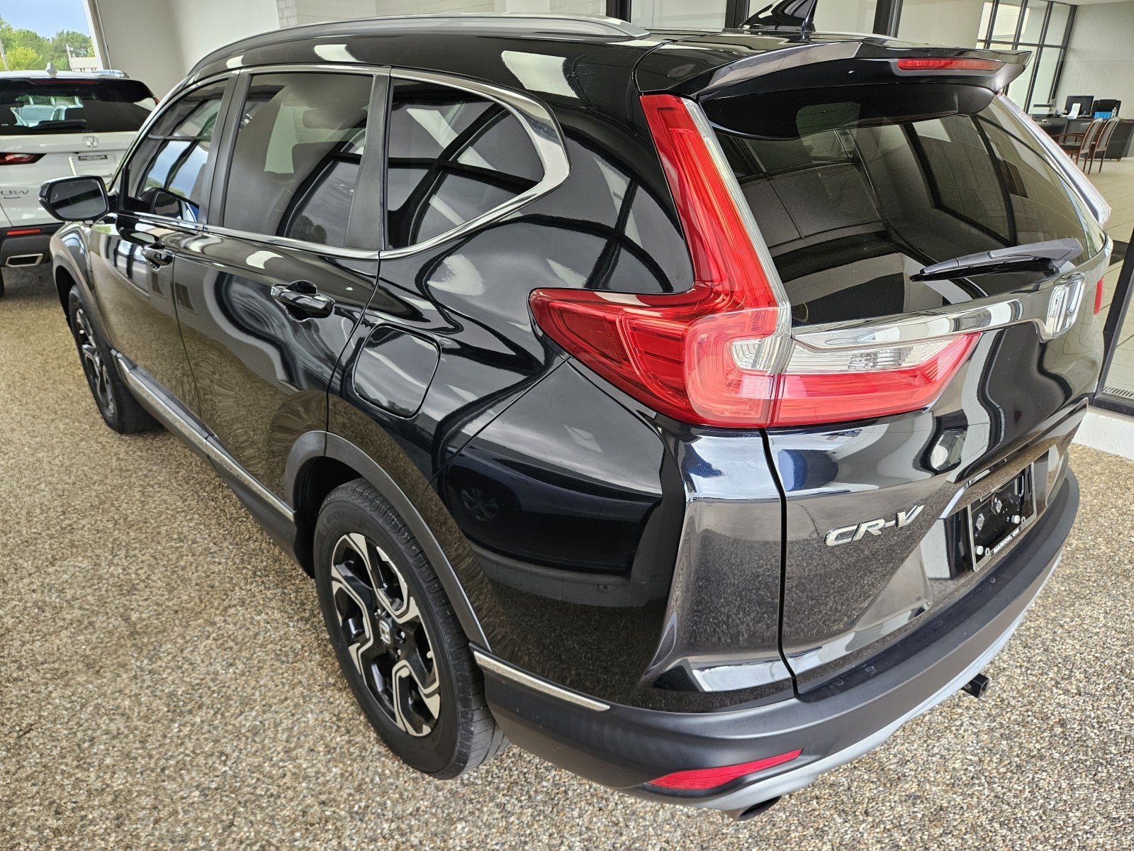 Used 2019 Honda CR-V Touring image 4