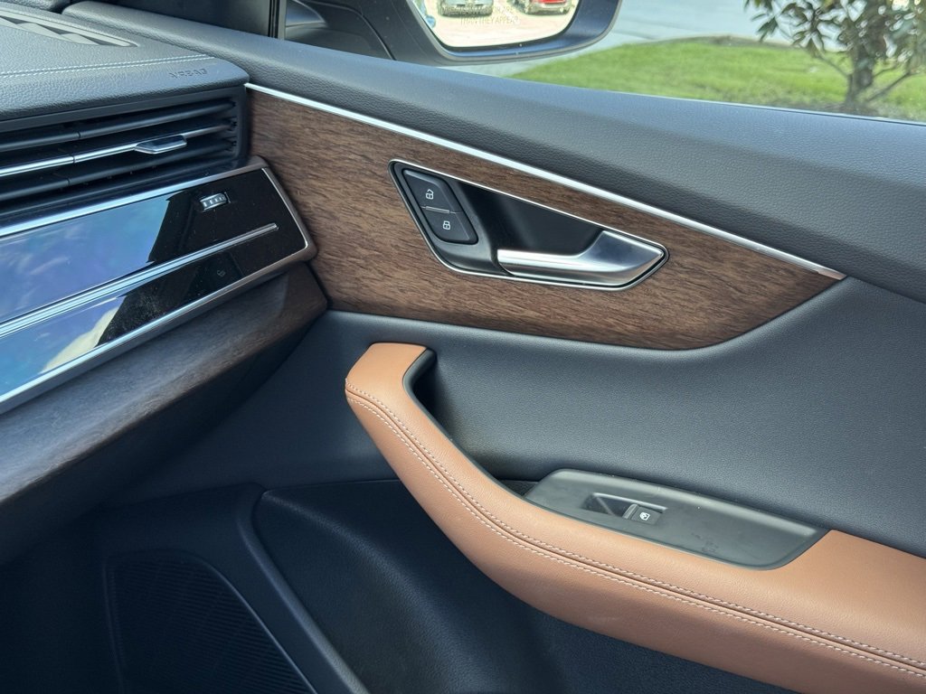 Used 2025 Audi Q8 Premium Plus image 36