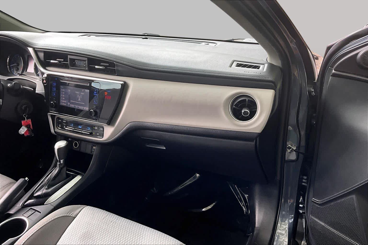 Used 2018 Toyota Corolla LE FWD image 18