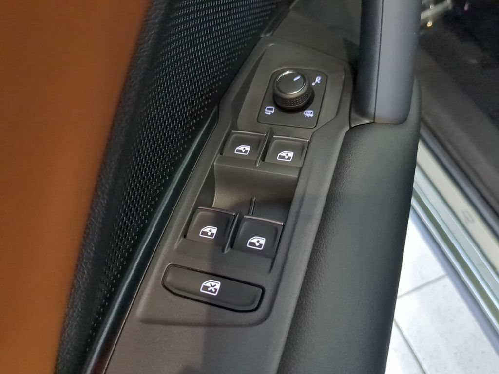 New 2026 Volkswagen Tiguan SEL R-Line AWD/4WD image 16
