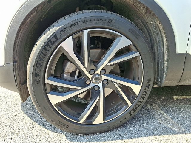 Used 2021 Volvo XC40 T5 R-Design w/ Advanced Package AWD/4WD image 4