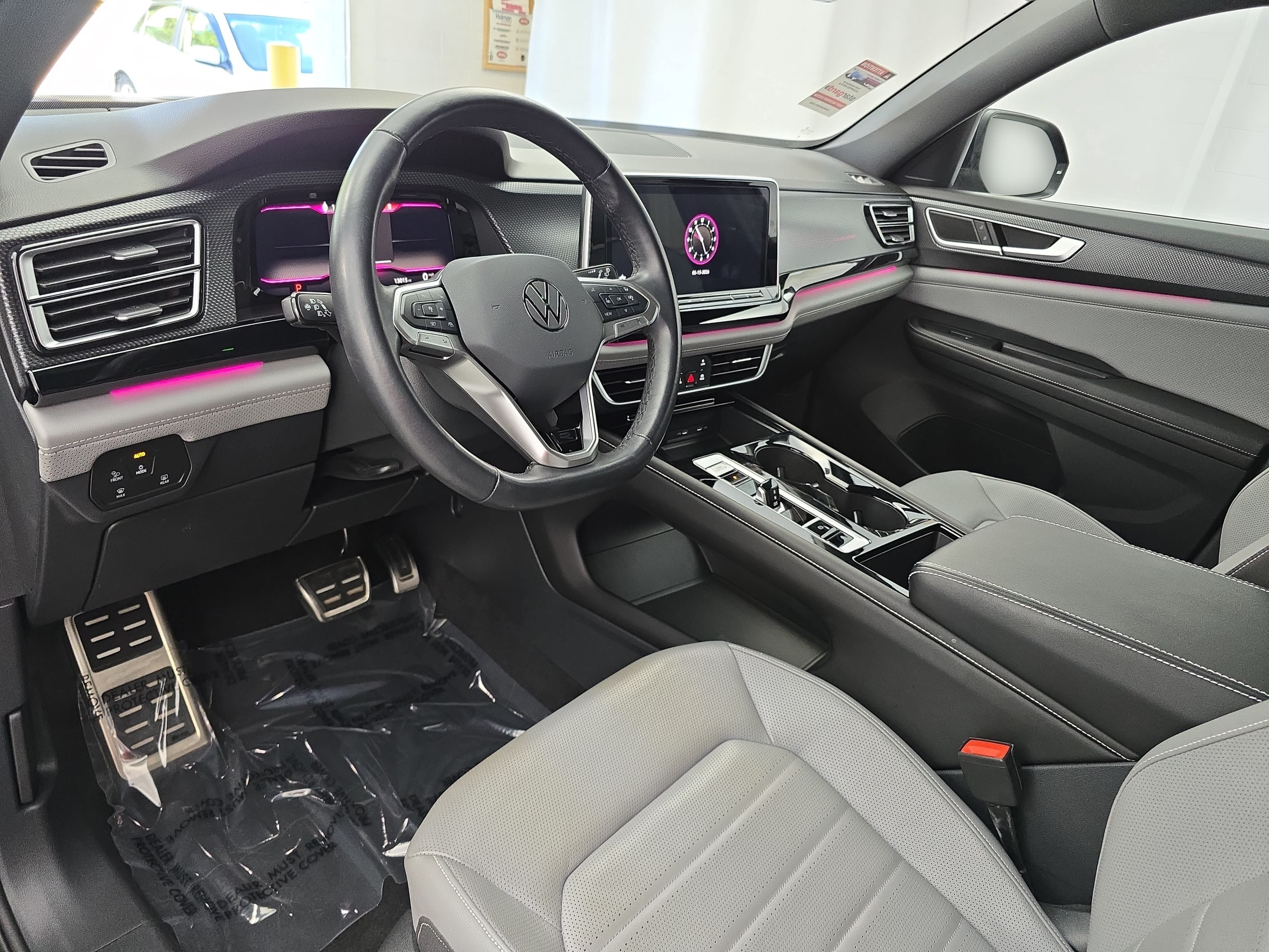 Certified 2024 Volkswagen Atlas Cross Sport SEL R-Line AWD/4WD image 16