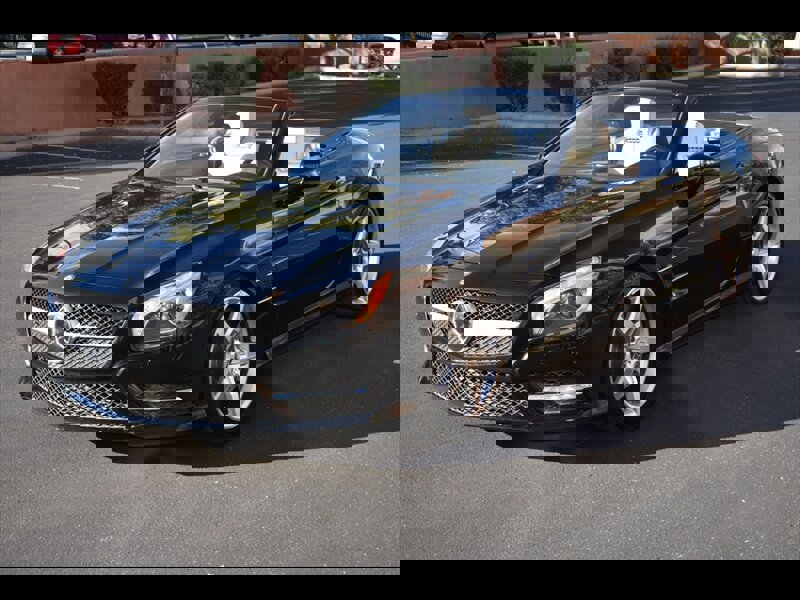 Used 2015 Mercedes-Benz SL 550 w/ Driver Assistance Package image 15