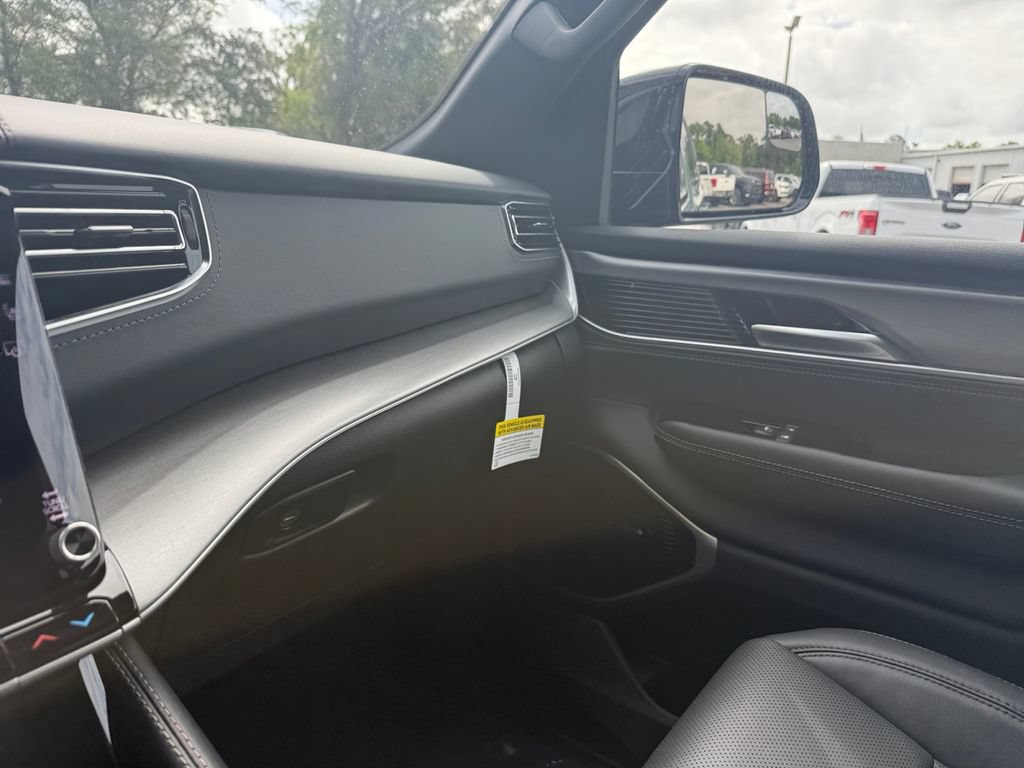 New 2026 Jeep Grand Wagoneer L Limited AWD/4WD image 25