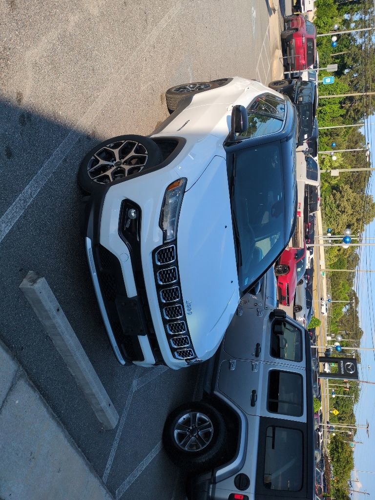 Used 2025 Jeep Compass Limited AWD/4WD image 2