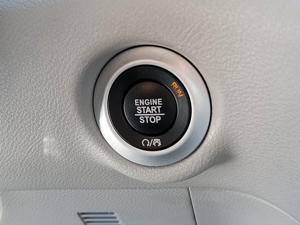 Used 2024 Chrysler Pacifica Touring-L FWD image 31