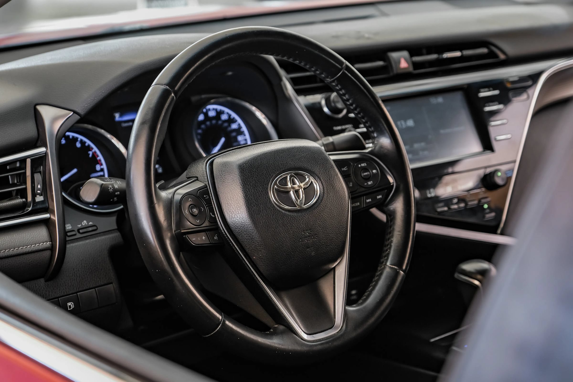Used 2018 Toyota Camry SE FWD image 18