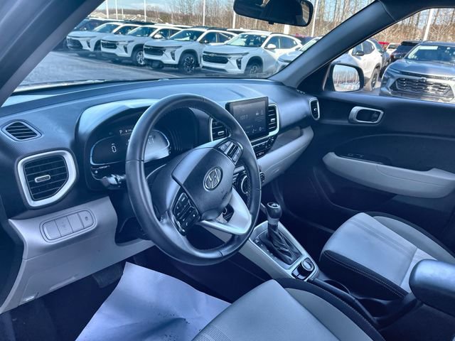 Used 2023 Hyundai Venue SEL w/ Cargo Package image 10