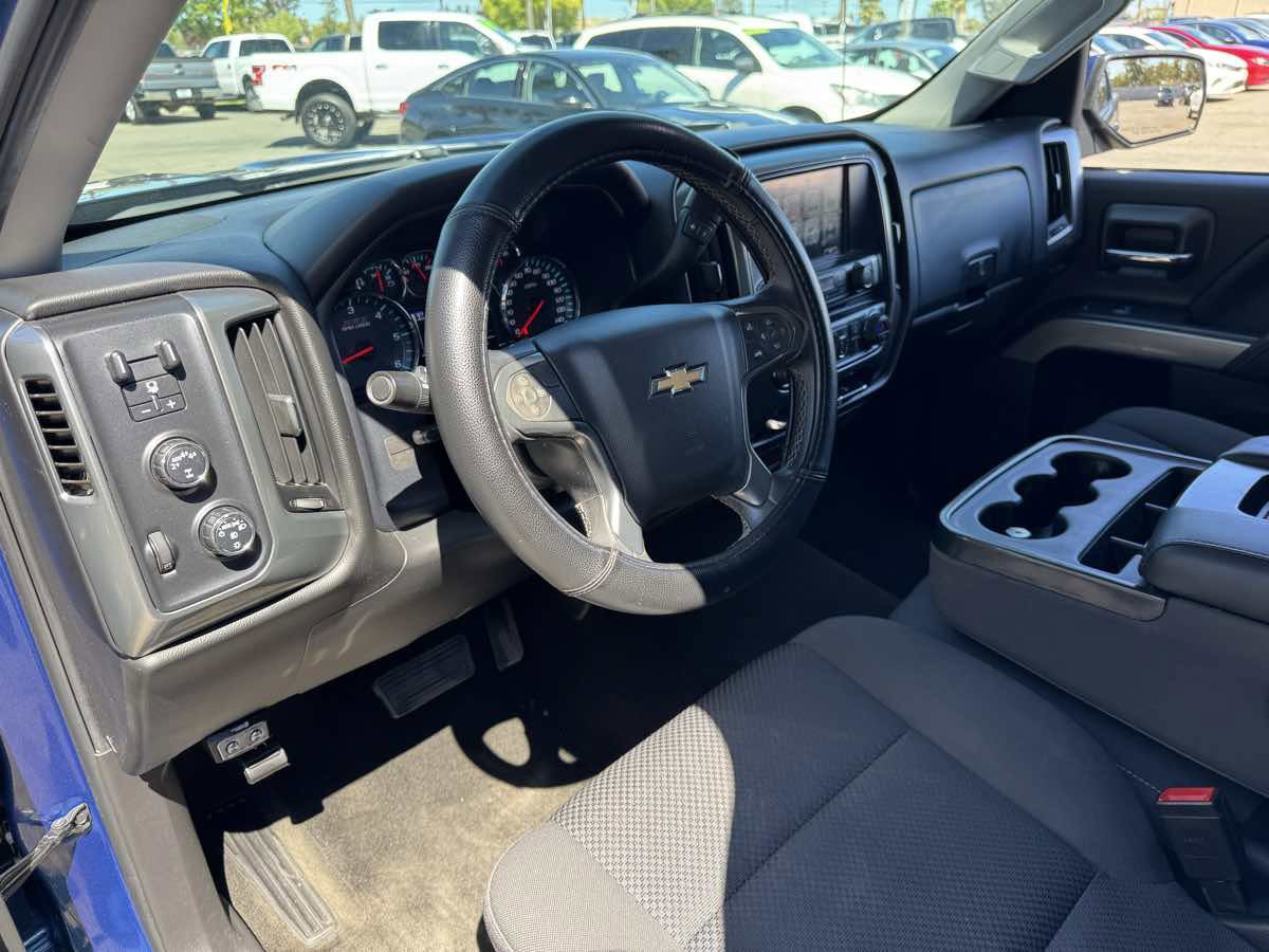 Used 2018 Chevrolet Silverado 1500 LT w/ All Star Edition image 28