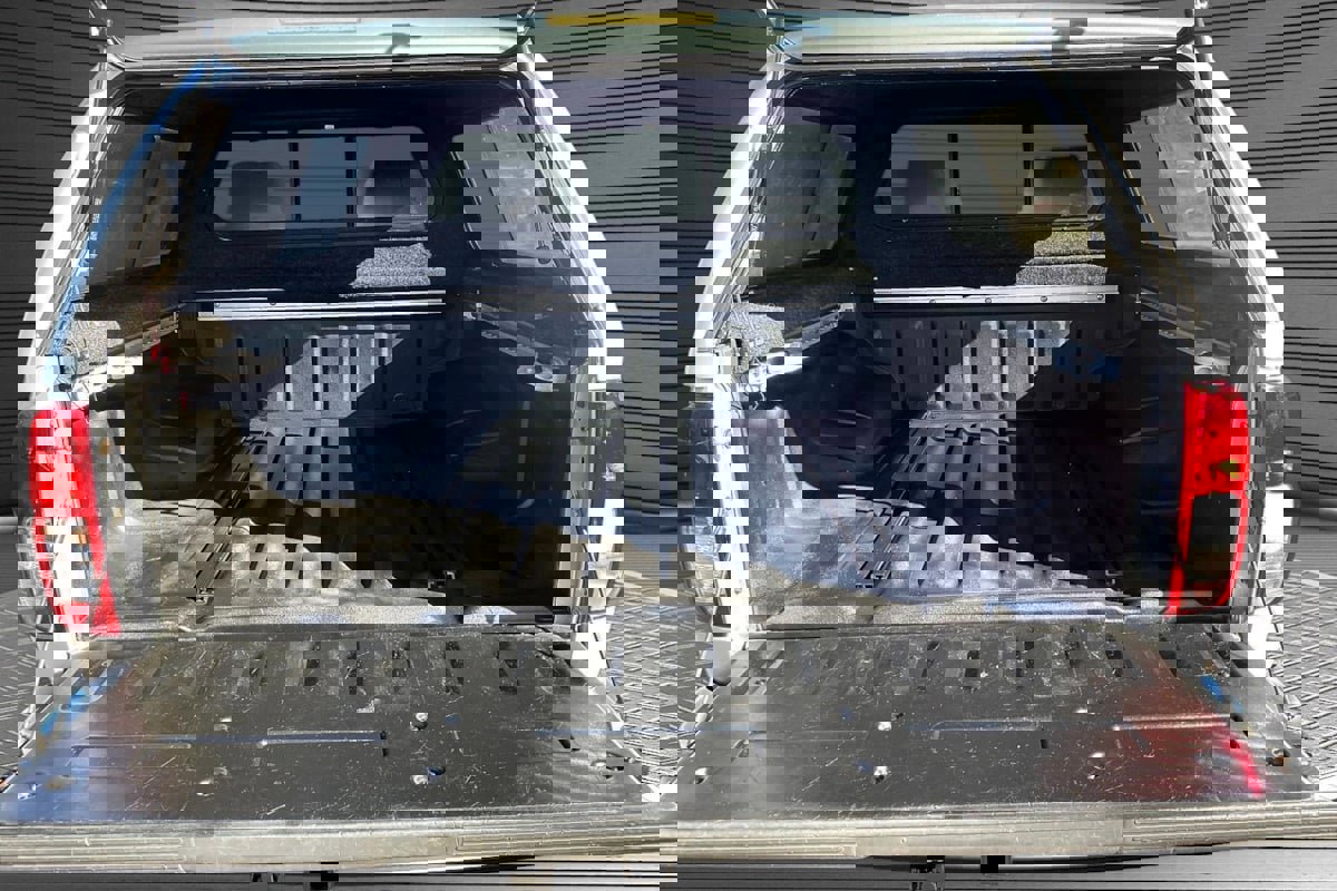 Used 2006 Nissan Frontier NISMO w/ (J01) Sunroof Pkg image 7