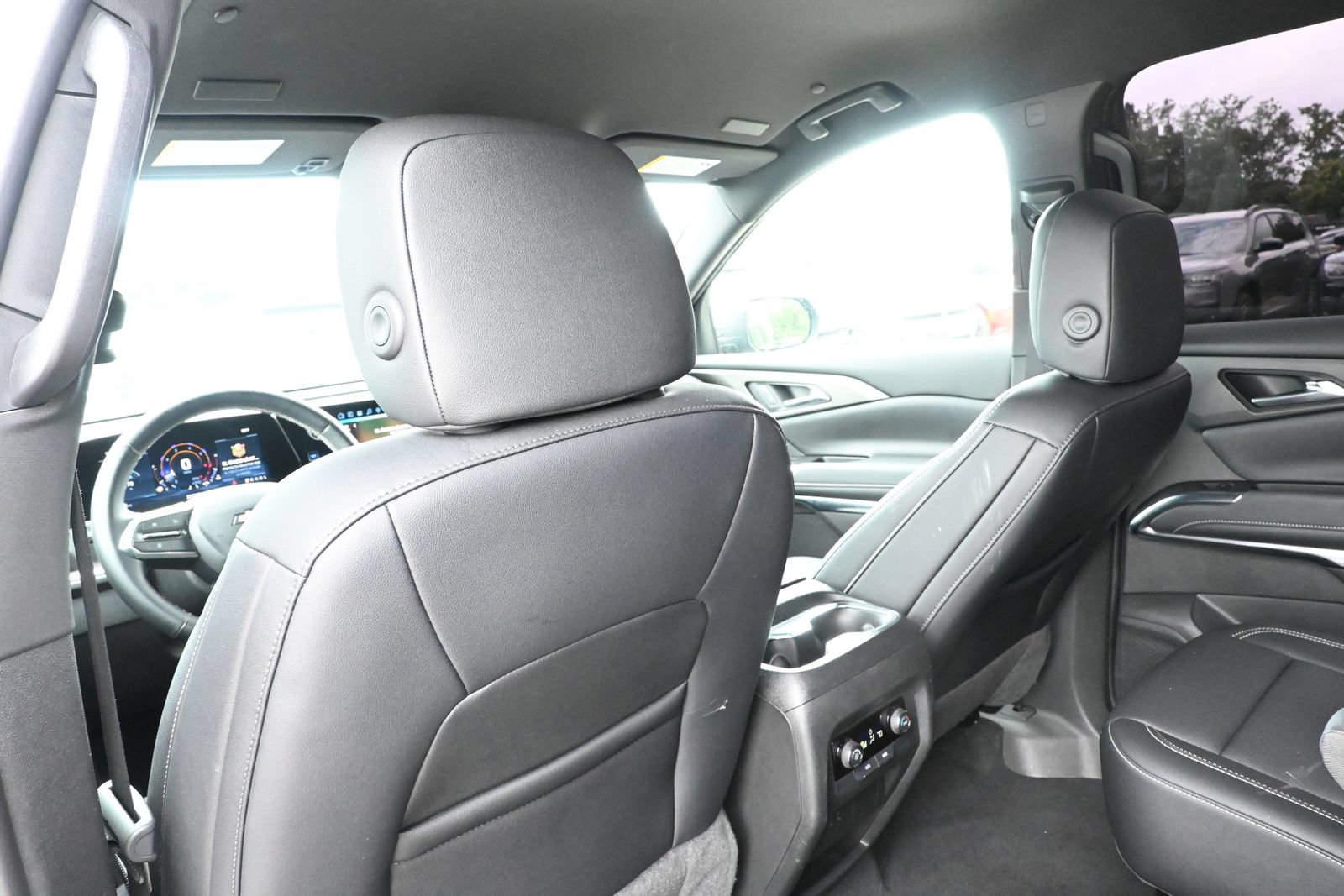 Used 2025 Chevrolet Traverse LT FWD image 26