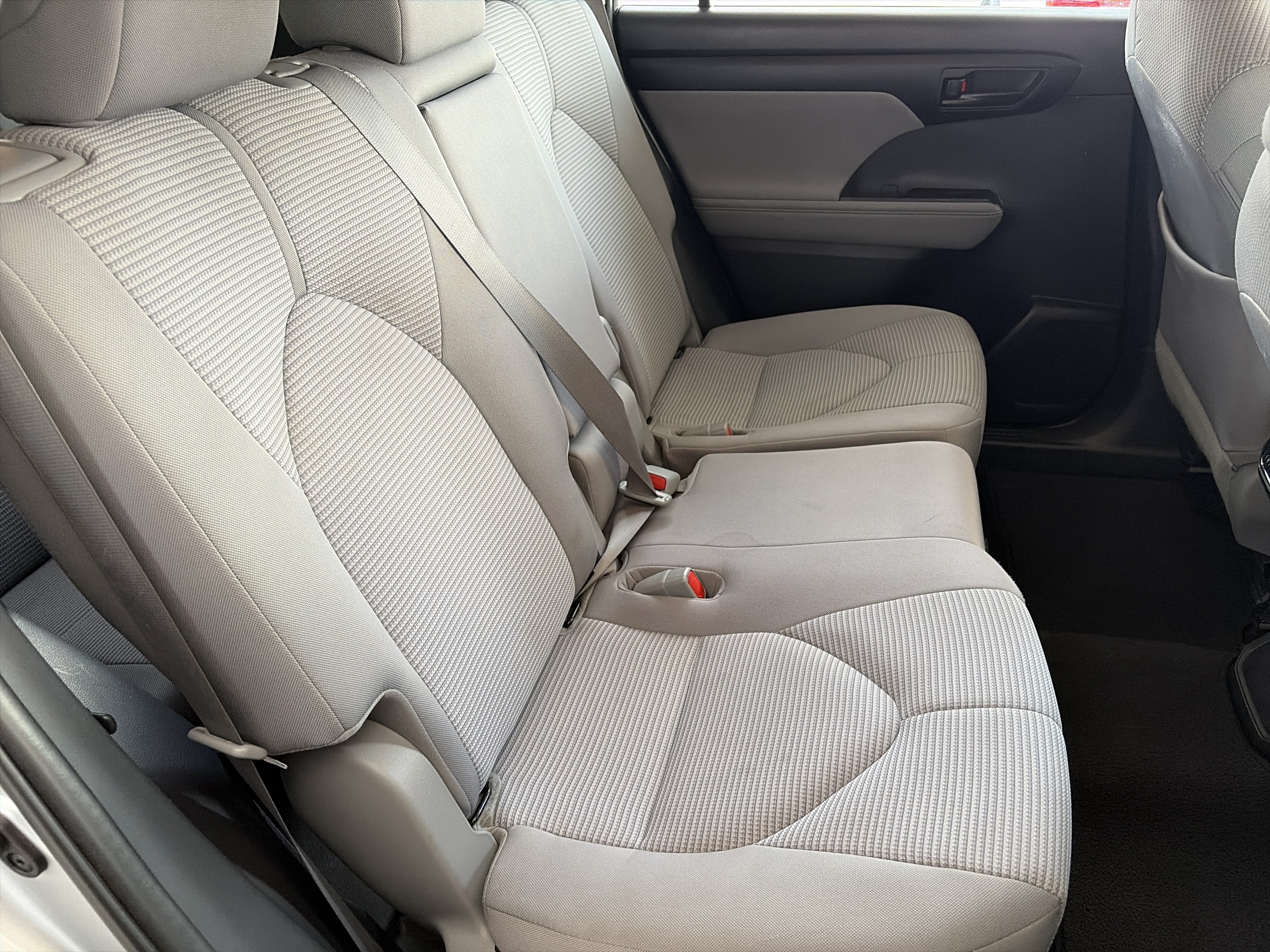 Used 2023 Toyota Highlander L FWD image 12
