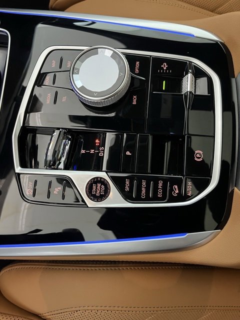 Certified 2025 BMW X7 xDrive40i w/ Executive Package image 18