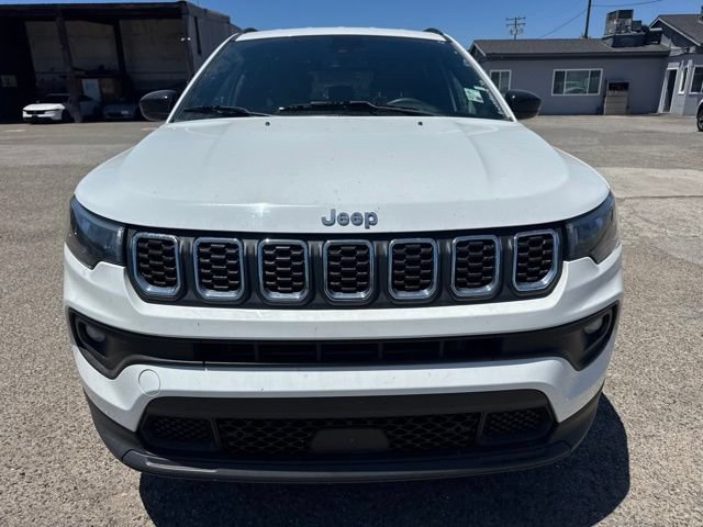 Used 2024 Jeep Compass Latitude AWD/4WD image 2