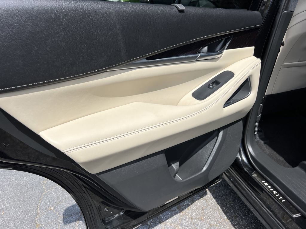 Used 2023 INFINITI QX60 Sensory w/ Vision Package FWD image 18