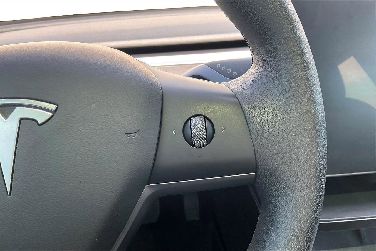 Used 2022 Tesla Model 3 Long Range image 32