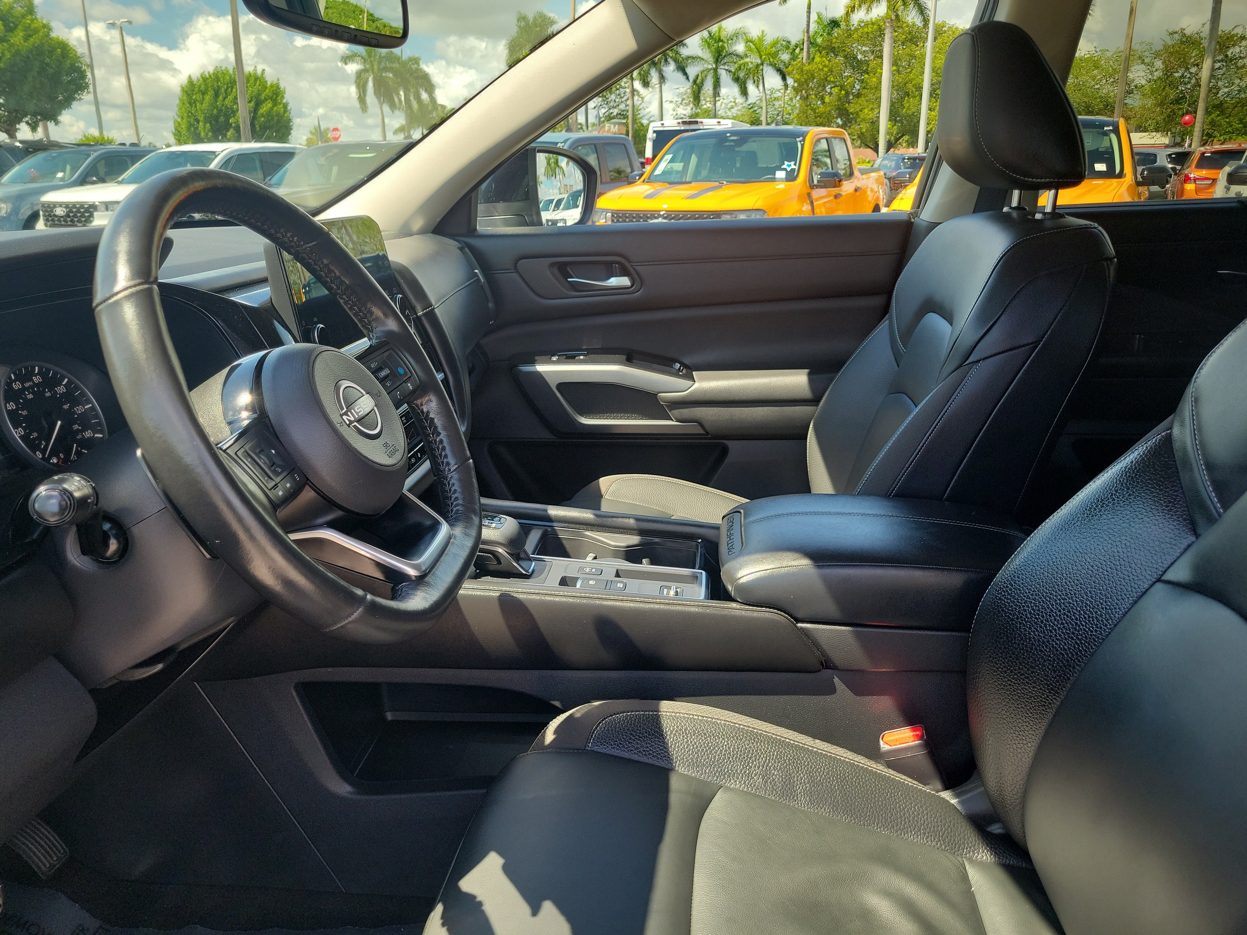 Used 2022 Nissan Pathfinder SL FWD image 9