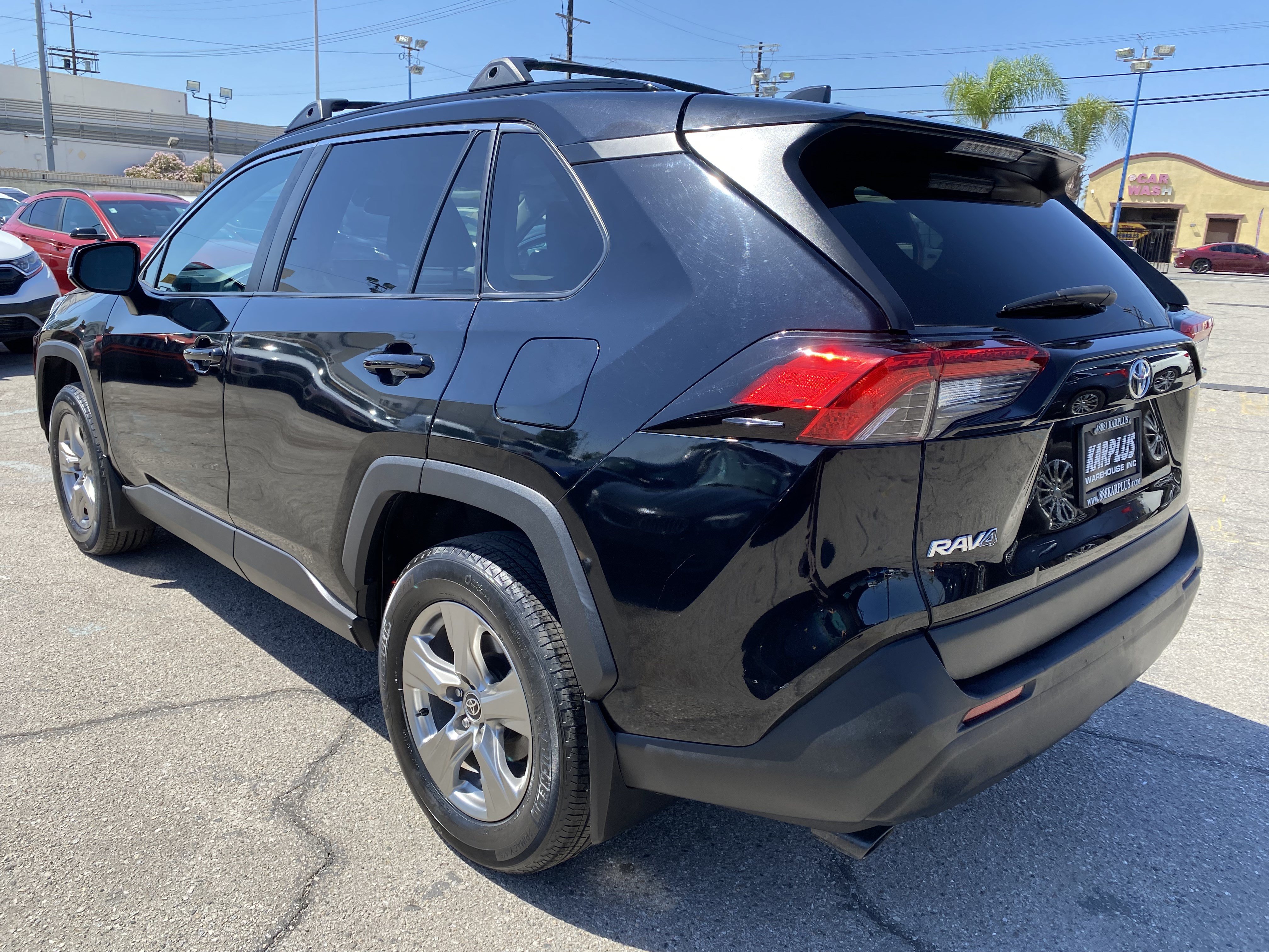 Used 2022 Toyota RAV4 XLE w/ Convenience Package FWD image 10