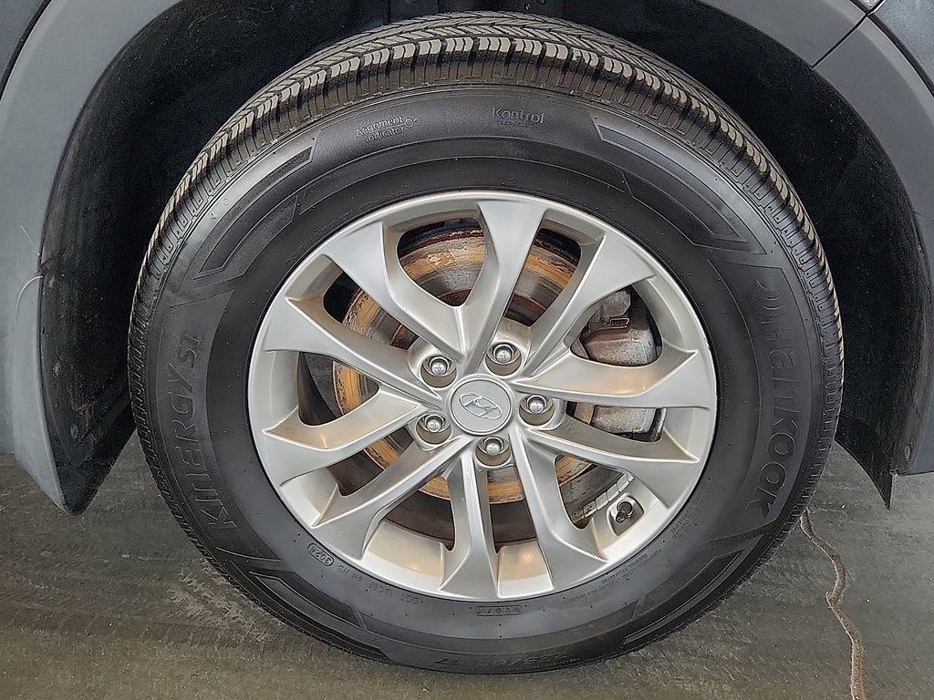 Used 2020 Hyundai Santa Fe SE image 11