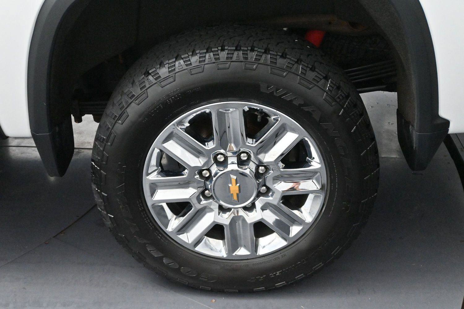 Used 2024 Chevrolet Silverado 2500 High Country w/ Technology Package AWD/4WD image 30