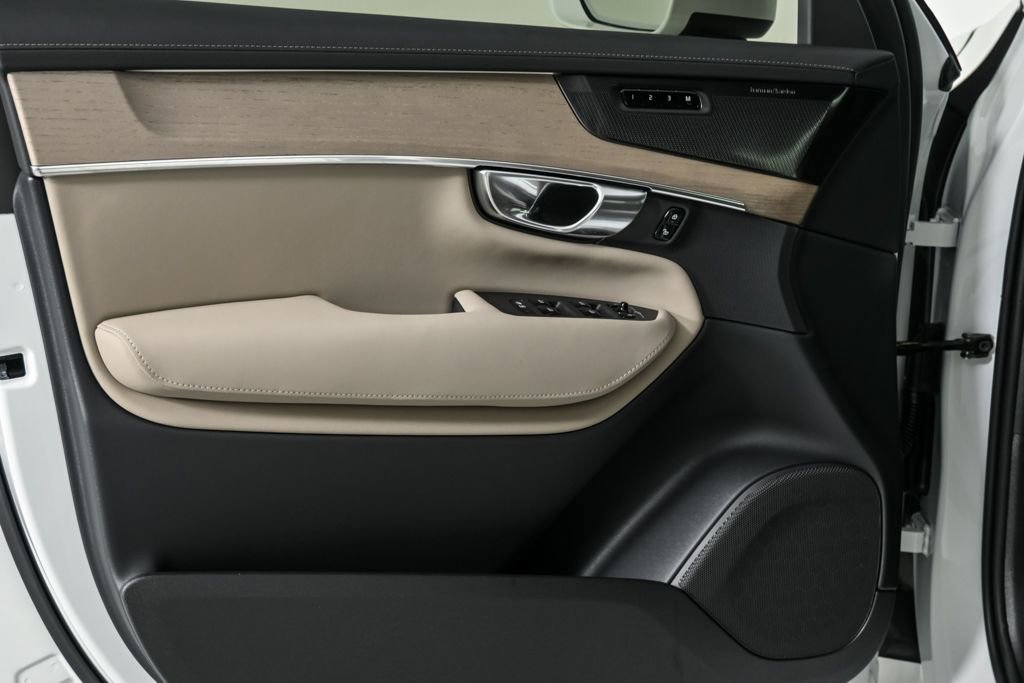 Certified 2026 Volvo XC90 B6 Plus w/ Protection Package Premier image 8