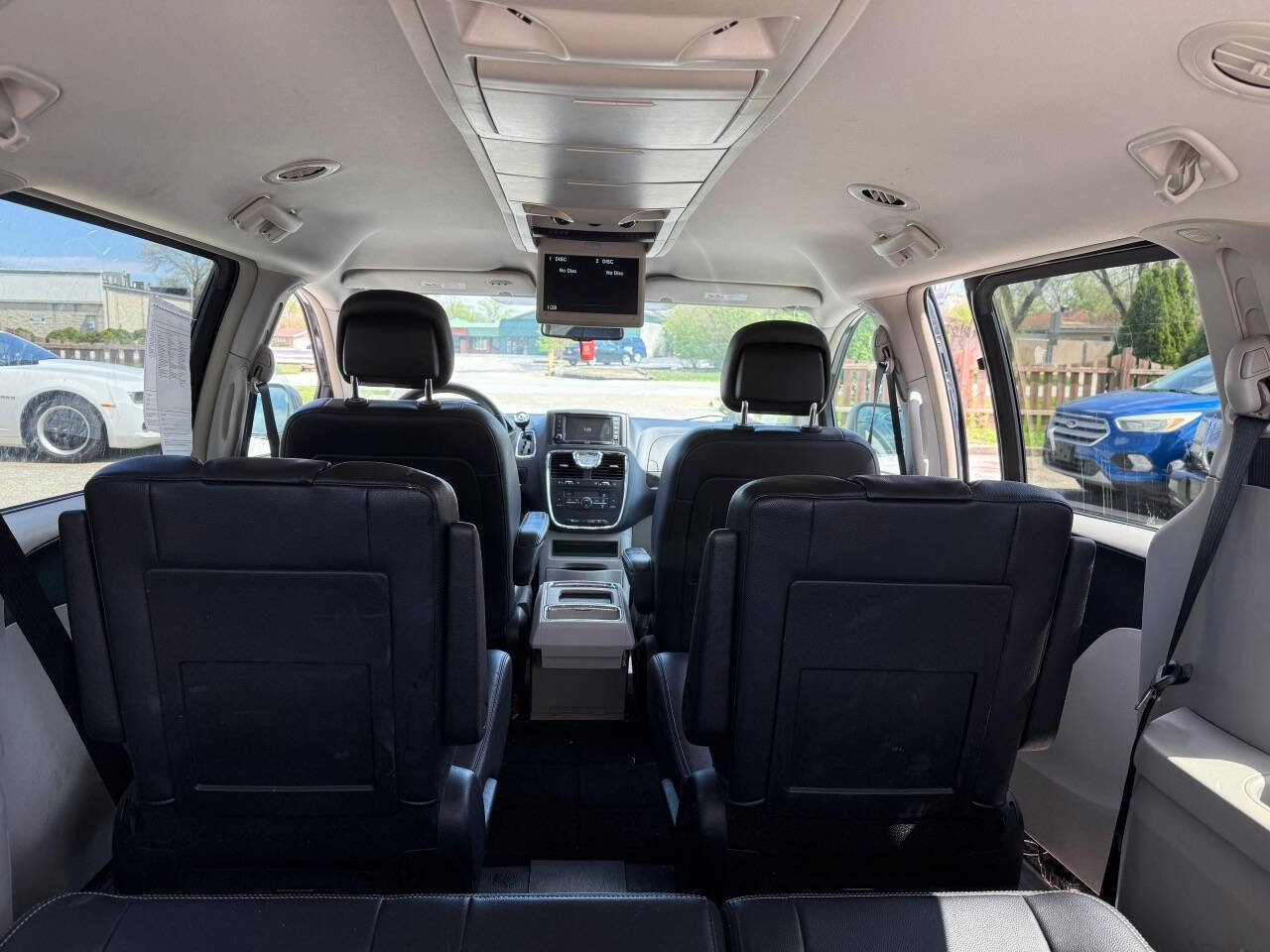 Used 2014 Chrysler Town & Country Touring FWD image 16