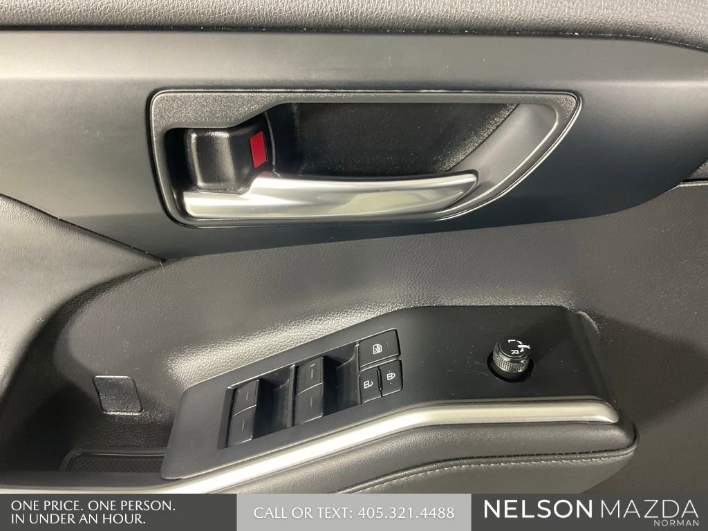 Used 2022 Toyota Highlander XSE FWD image 18