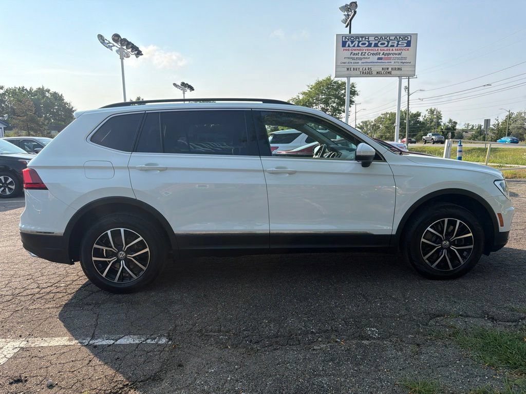 Used 2021 Volkswagen Tiguan SE w/ Panoramic Sunroof Package FWD image 4